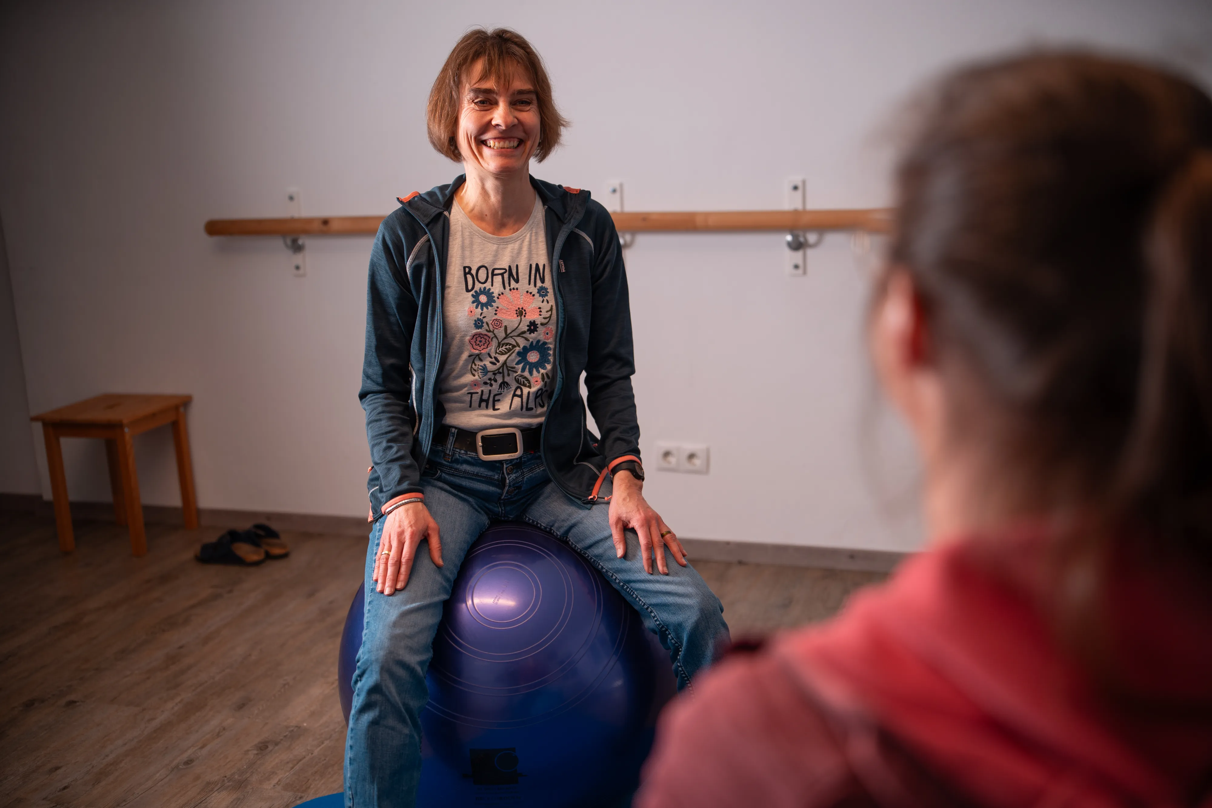 Krankengymnastik auf dem Gymnastikball